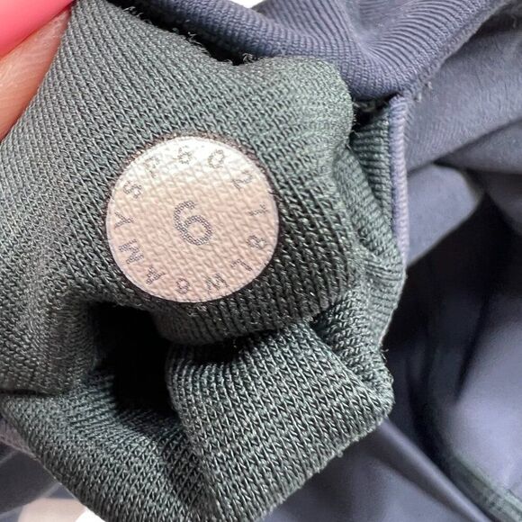 Lululemon All The Right Places Crop II 23" Inseam in Gravity Size 6 - Picture 4 of 6